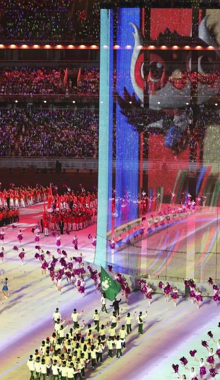 火爆场面带来的欢呼声，震撼全场