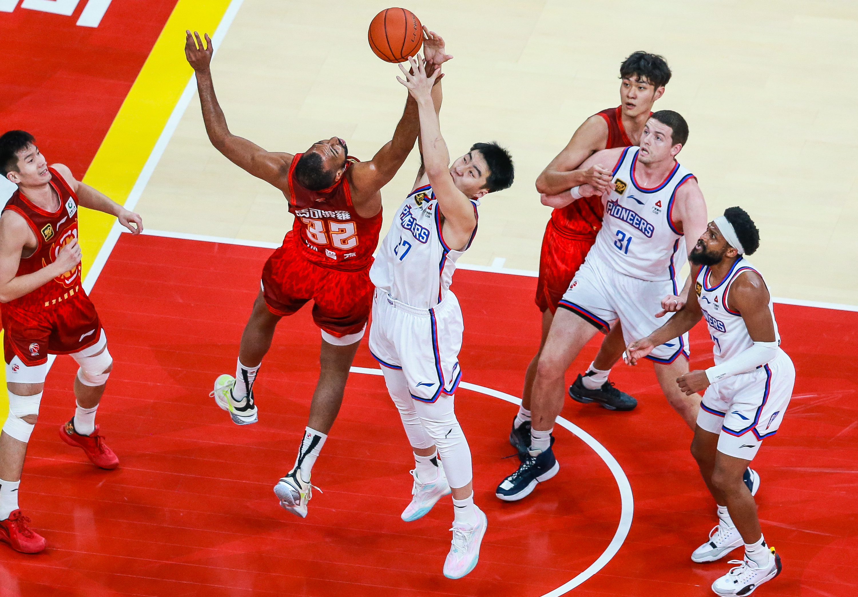 关于联赛激烈对决，球员精神面貌焕然一新拼尽全力的信息