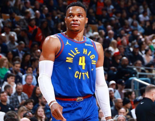 黄蜂陷入低谷，掀起高潮连败，威少球队命运悬念！的简单介绍