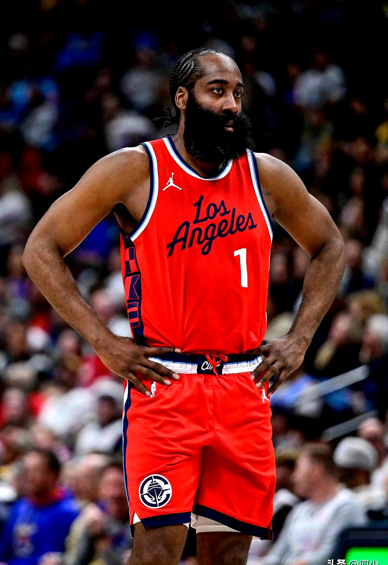 哈登官方公布新规，冲击季后赛引发争议，独行侠球迷热议！