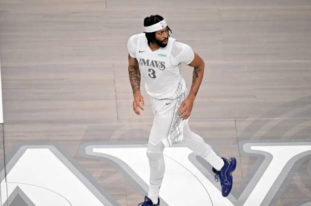 浓眉哥，复出首战轰40分，迎来胜利！