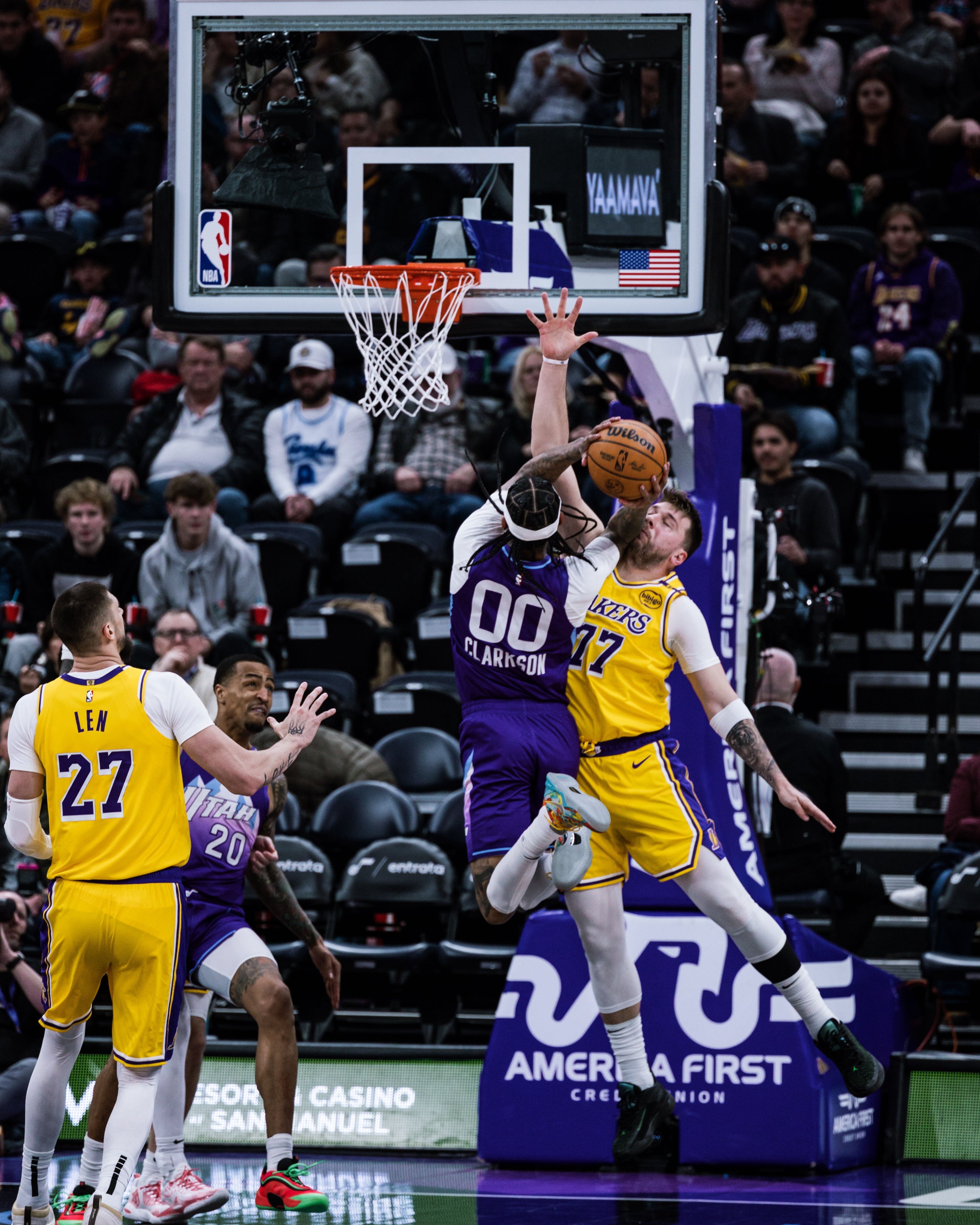 爵士陷入低谷，绝杀战胜连败，唐斯球队命运悬念！