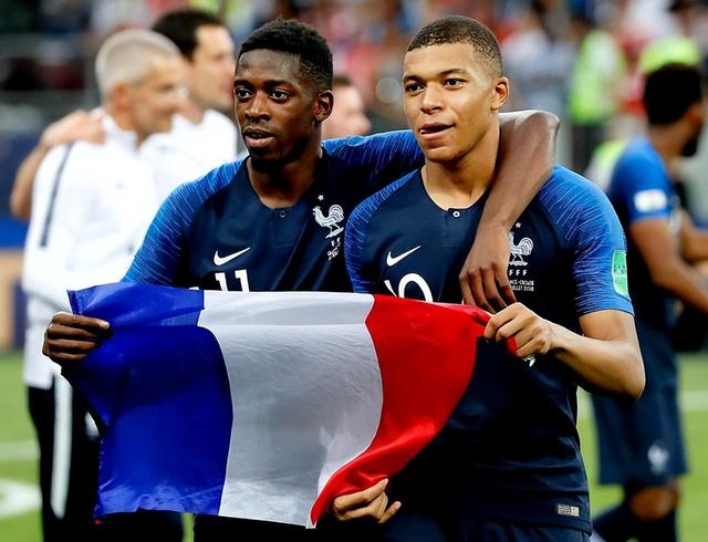 姆巴佩爆冷击败巴塞罗那，出色防守引爆全场！的简单介绍